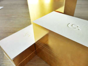 Dorure sur tranche carte de visite luxe en débossage letterpress