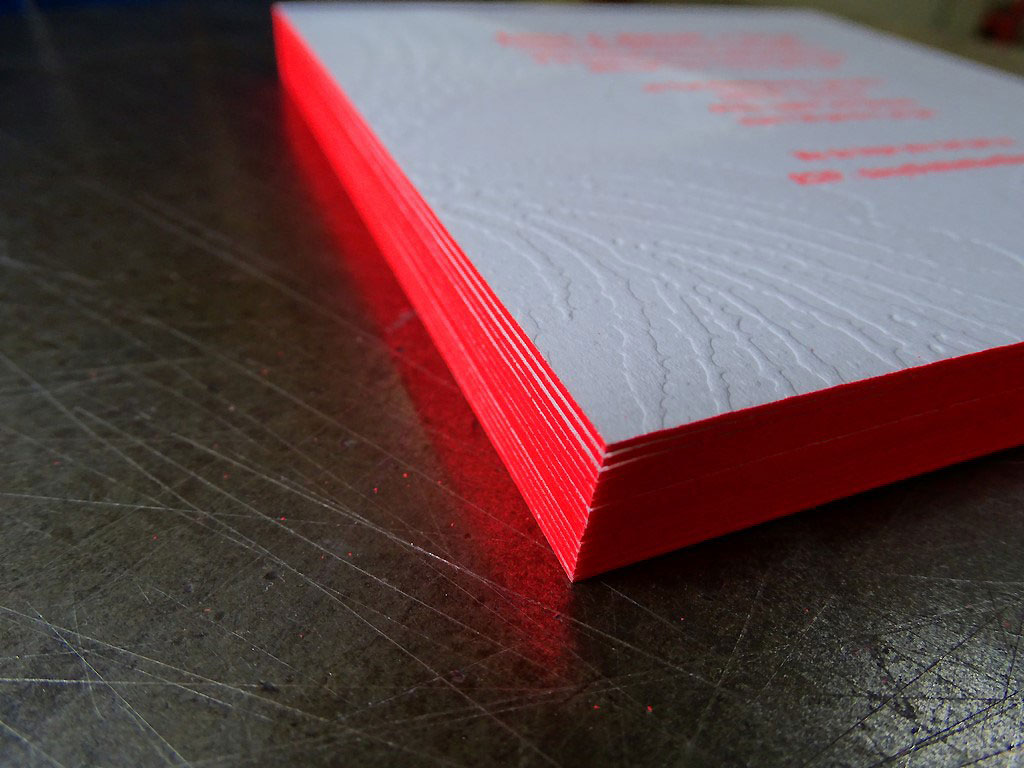 couleur pantone sur-tranche carte de visite-design paris